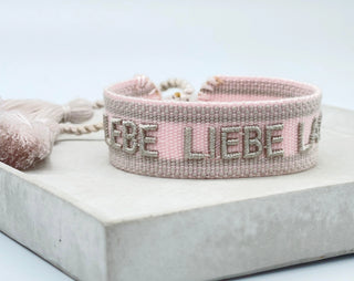 LEBE LIEBE LACHE Statement Armband