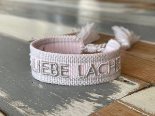 LEBE LIEBE LACHE Statement Armband